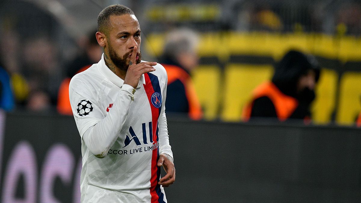 Neymar dal výchovnou lekci parťákovi Robinhovi, jehož slavný otec sedí ve vězení