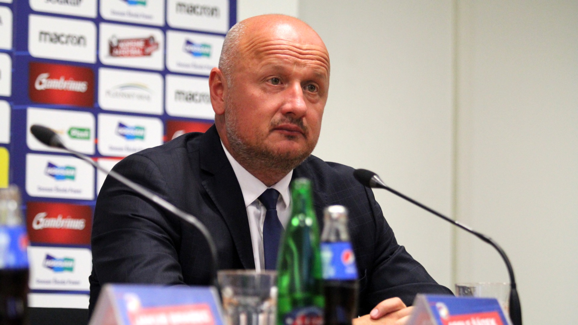 Šádek chtěl odvolat Hyského už v pondělí, Strnad rozhodnutí zablokoval. Plzeň jede do Teplic beze změny