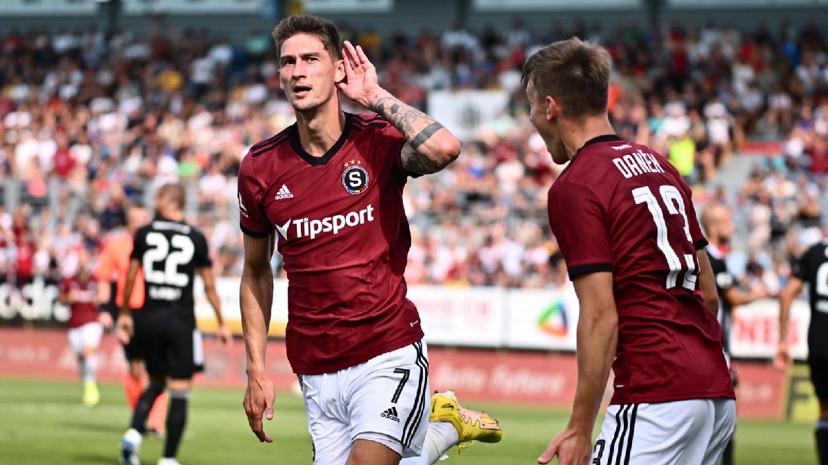 Český fotbalový reprezentant si v německé lize stěžuje na podraz klubového vedení