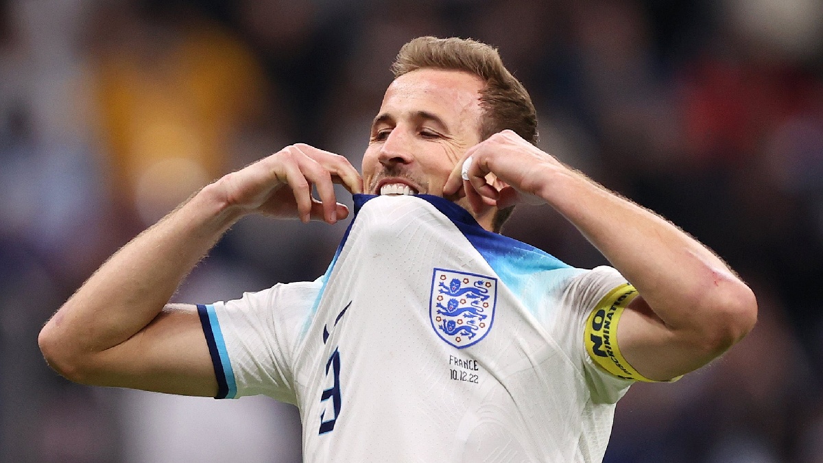 Kane dorovná Beckhama na 115 zápasech za Anglii. Teď chce napodobit Messiho a Ronalda, kteří hrají MS pošesté