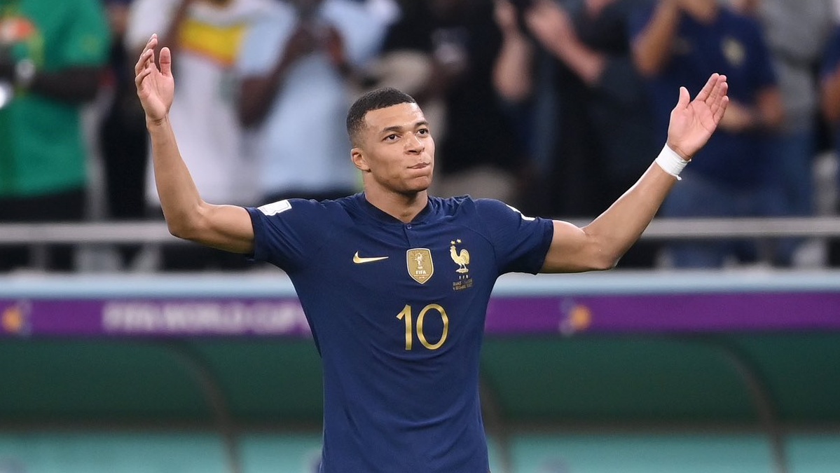 Mbappé překonal Girouda v počtu gólů. Rekord padl po sporném výroku videa, útočník prý inicioval kontakt