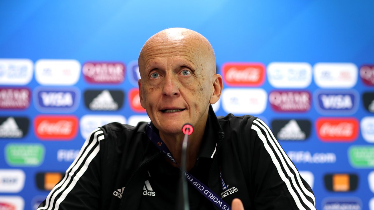 Nechvalně proslulý Collina o nadržování Messimu. Obořil se na kritiky a vysvětlil jim pravidla