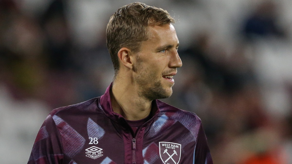 West Ham spadl z Premier League, ale láme rekordy v prodejích permanentek i příjmech z přestupů