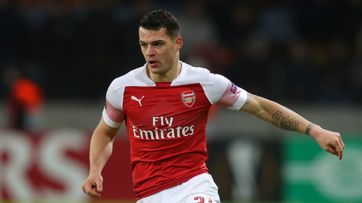 Podvod s očkováním připravil Švýcarsko o kapitána. Xhaka se přiznal a do reprezentace nesmí, hrozí mu vyšetřování