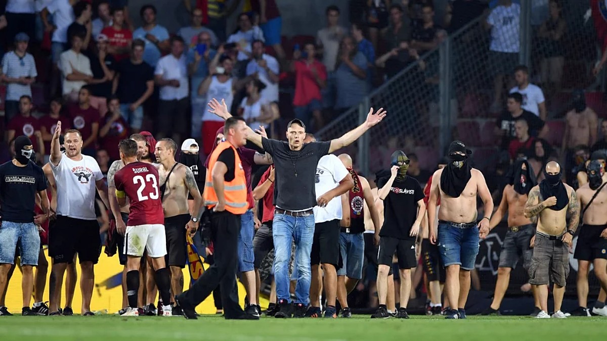 Jandová smetla Klempíře jednou větou. Řekla, proč podle ní do politiky vůbec nepatří 2 Sparta mluví o nenávisti. Hesla na úkor Slavie jsou ale také ostudou společnosti
