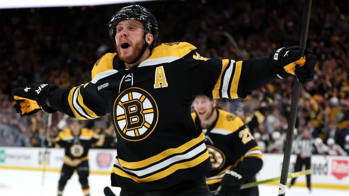 Kanonýr Pastrňák je na svém postu druhý nejlepší v NHL. Nečas zaostává