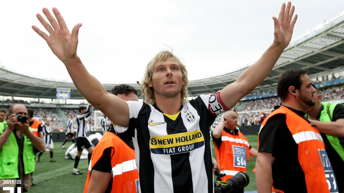 Legendární fotbalista, který zesměšnil Nedvěda, musel kvůli dluhům prodat luxusní sídlo