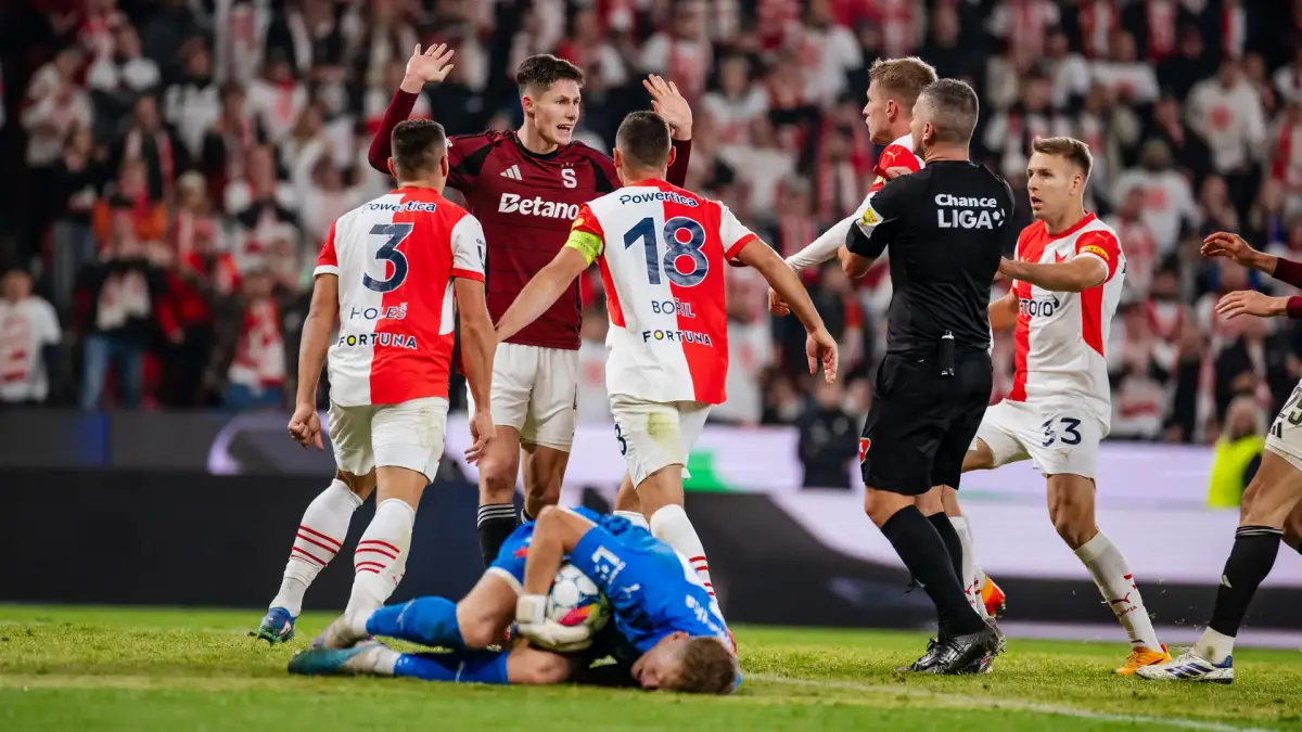 Slavia může ztratit titul. Kvůli chuligánům, kteří napadli hráče Sparty, přijde téměř jistě kontumace