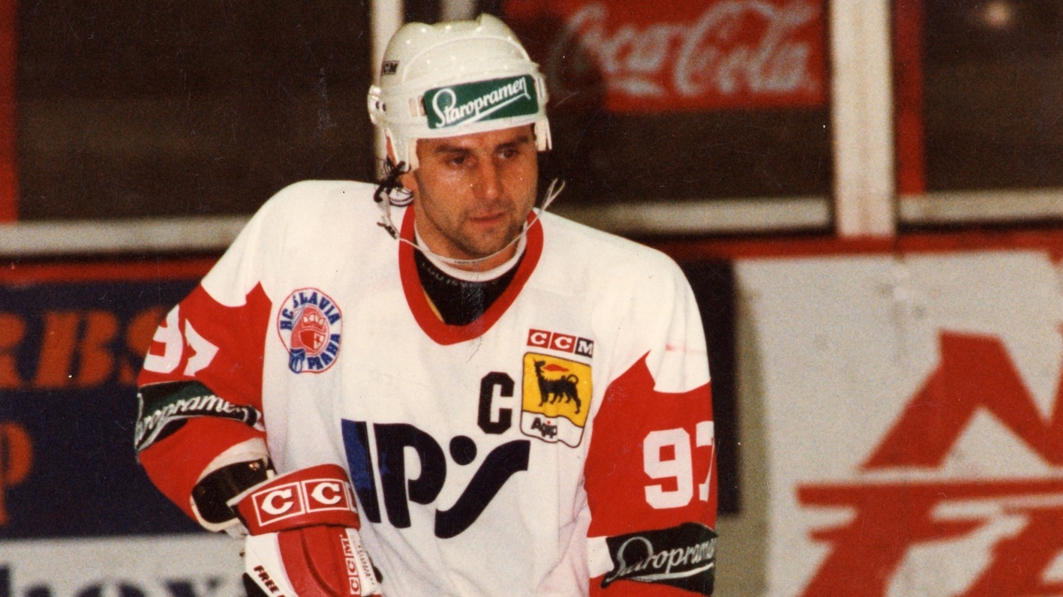 Burešová s Forejtem dali za dům na venkově 13 milionů Kč. Pyšní se navíc pozemkem o rozloze 3000 m² 2 Válel v útoku s Růžičkou, měsíčně vydělával statisíce. Skončil jako bezdomovec