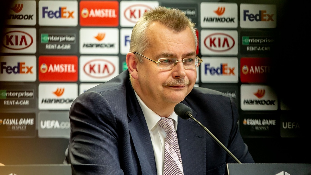 Slavia po derby zmrazila prodeje permanentek celé Tribuny Sever. Právník přímo z kotle reaguje na Tvrdíka bod po bodu