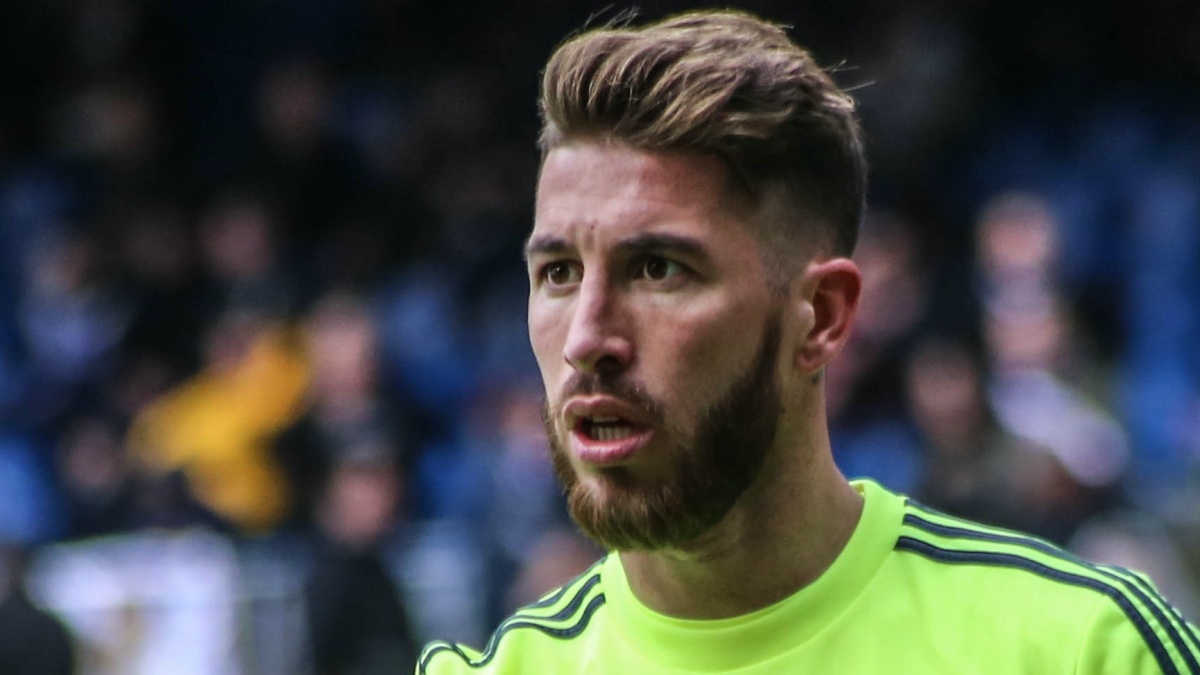 Fotbalový reprezentant přišel kvůli angažmá o krásnou manželku