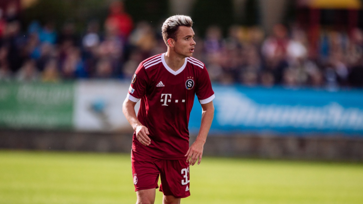 Kritizovaný sparťanský fotbalista zažívá další pád. Bude hrát ve druhé lize