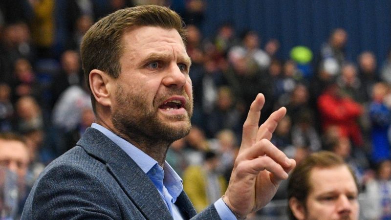 Zemětřesení ve Vítkovicích. Kouč Varaďa vyhodil dvanáct hokejistů