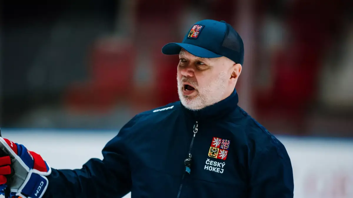 Hráči na MS zvážněli, absolvovali dlouhý mítink. Trenér Kalous promluvil i o sestavě