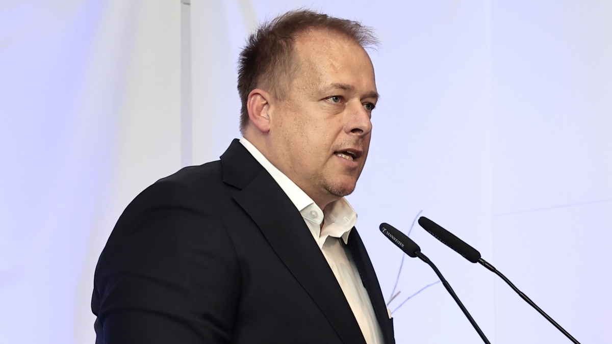 Tajemství nového fotbalového vládce Trundy. Získal jmění od nejkrásnější české lékárnice