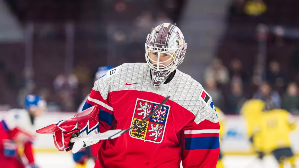 Hrdina české hokejové reprezentace odmítl miliony z NHL. Chce ještě studovat