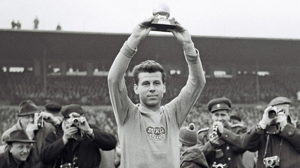 Gesto, které vešlo do dějin. Legendární Masopust už 10 let válí ve fotbalovém nebi