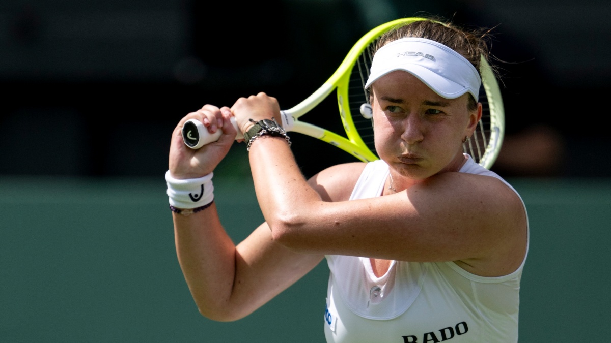 Strach o šampionku Krejčíkovou. Na doporučení lékařů odjela z Wimbledonu, čeká ji velký propad