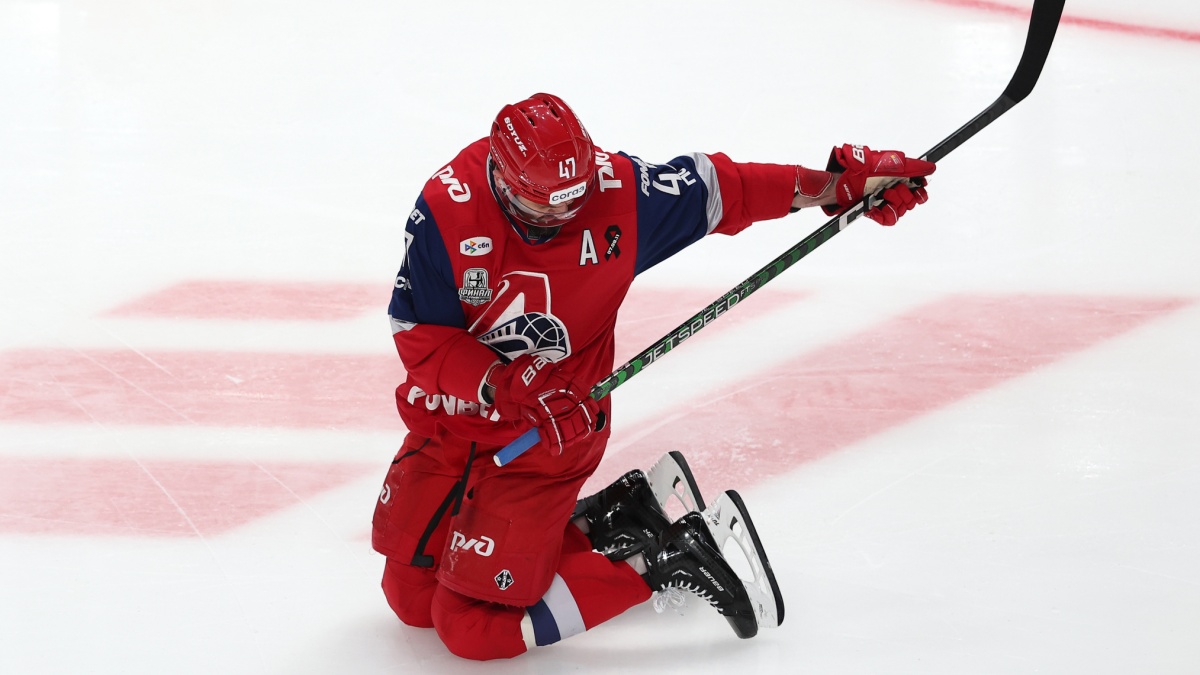 Dvojnásobný hokejový šampion přišel o 450 milionů. Na živobytí si tak stále vydělává na ledě