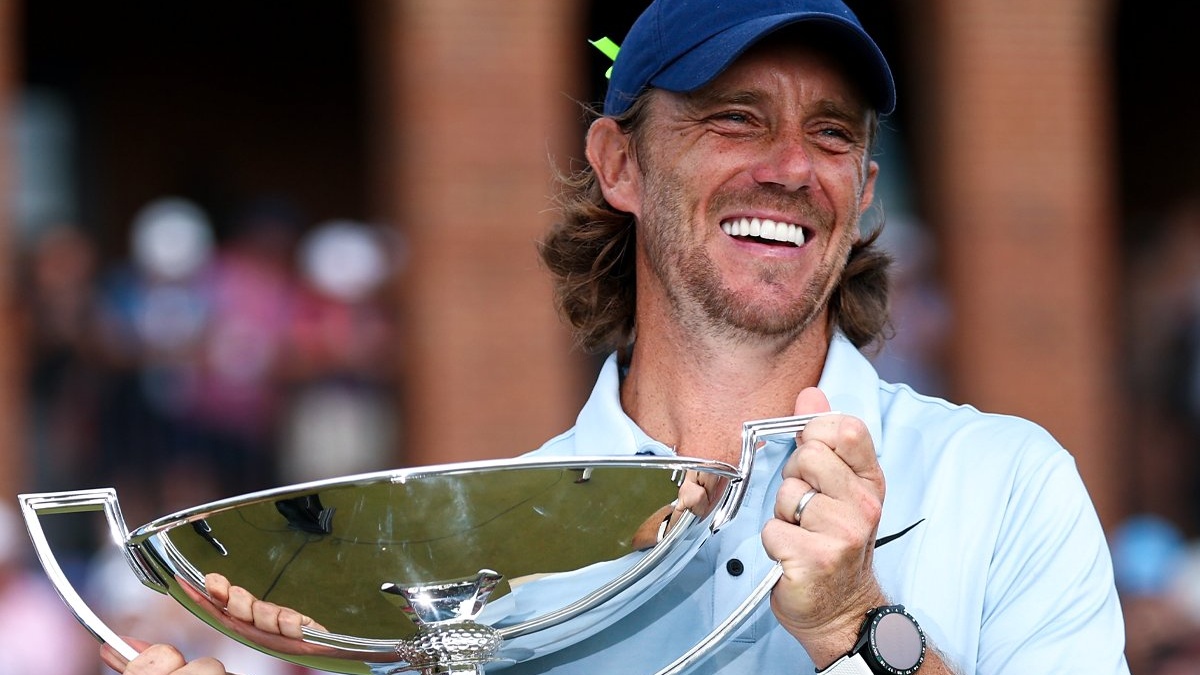 Tajemství golfového magnáta. Šampion uháněl o 23 let starší ženu, nejprve mu dala košem