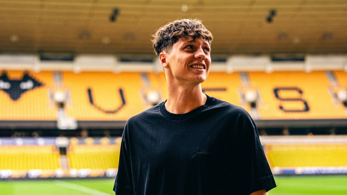 Místo plavek kožíšek. Sladký život fotbalisty Krejčího a jeho lásky Dominiky v Anglii