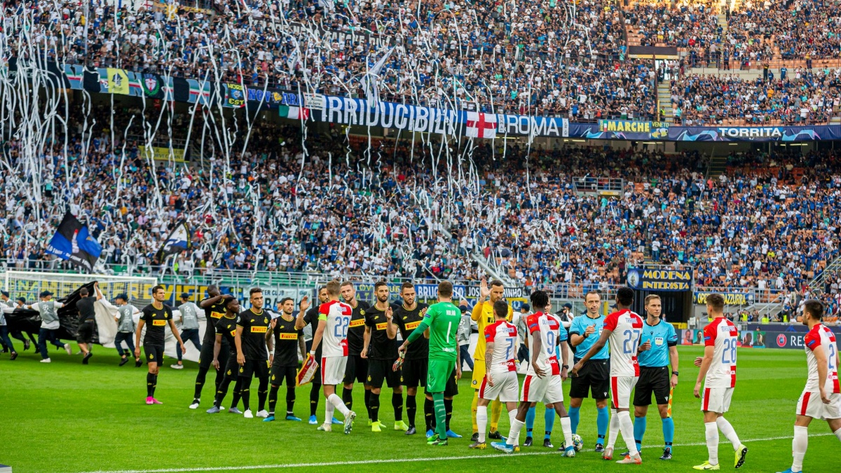 Fanoušky Slavie mlátili v Miláně těžkooděnci obušky. Slova zaskočené fanynky