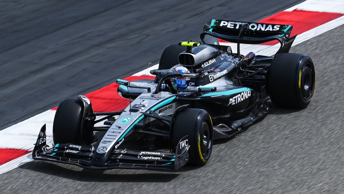 Česká kráska okouzlila slavného jezdce formule 1. Zasvěcuje ho do tajů svého jazyka