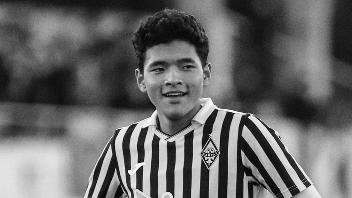 Druholigový fotbalista zkolaboval přímo na hřišti. Zápas byl přerušen