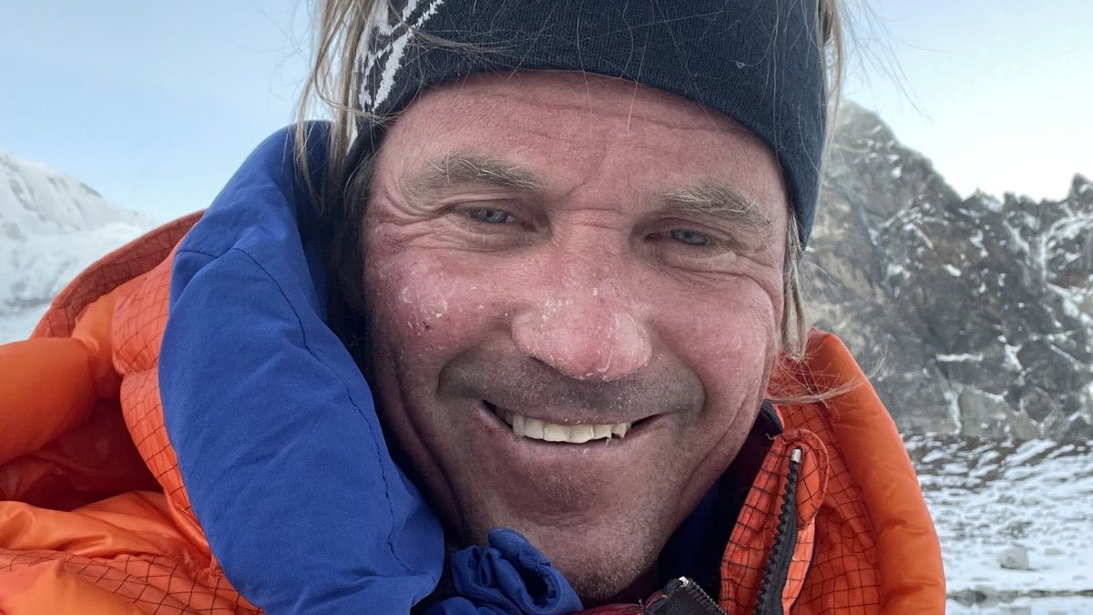 Předního českého horolezce Holečka zastavil při výstupu na Čo Oju vítr zabiják