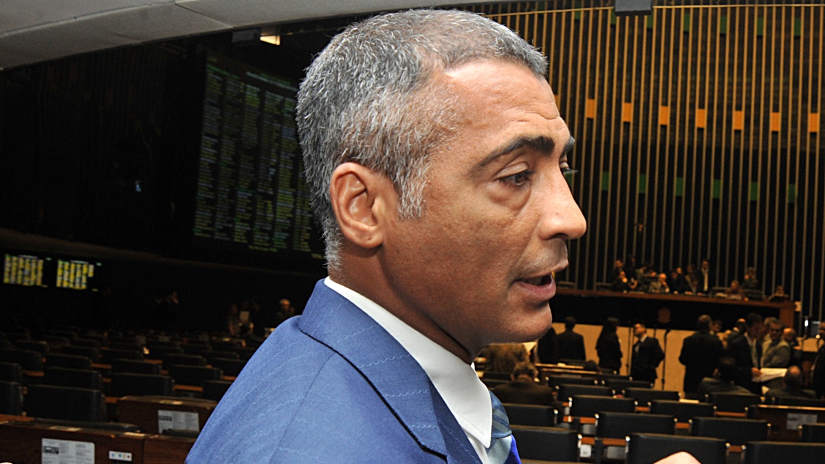 Slavný fotbalový reprezentant znovu neuhlídal svoje choutky. Zlomil srdce studentce