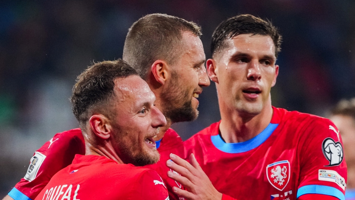 Směšná pokuta pro české fotbalové reprezentanty. Souček na ni vydělá každé čtyři hodiny