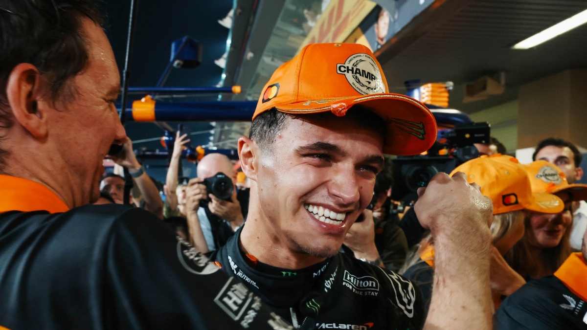 Odhodila plavky. Láska nového šampiona formule 1 Norrise dráždí fanoušky na sociálních sítích