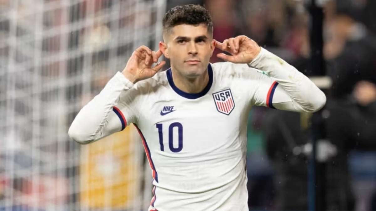 Drby a výmysly. Fotbalový reprezentant popírá vztah se slavnou herečkou