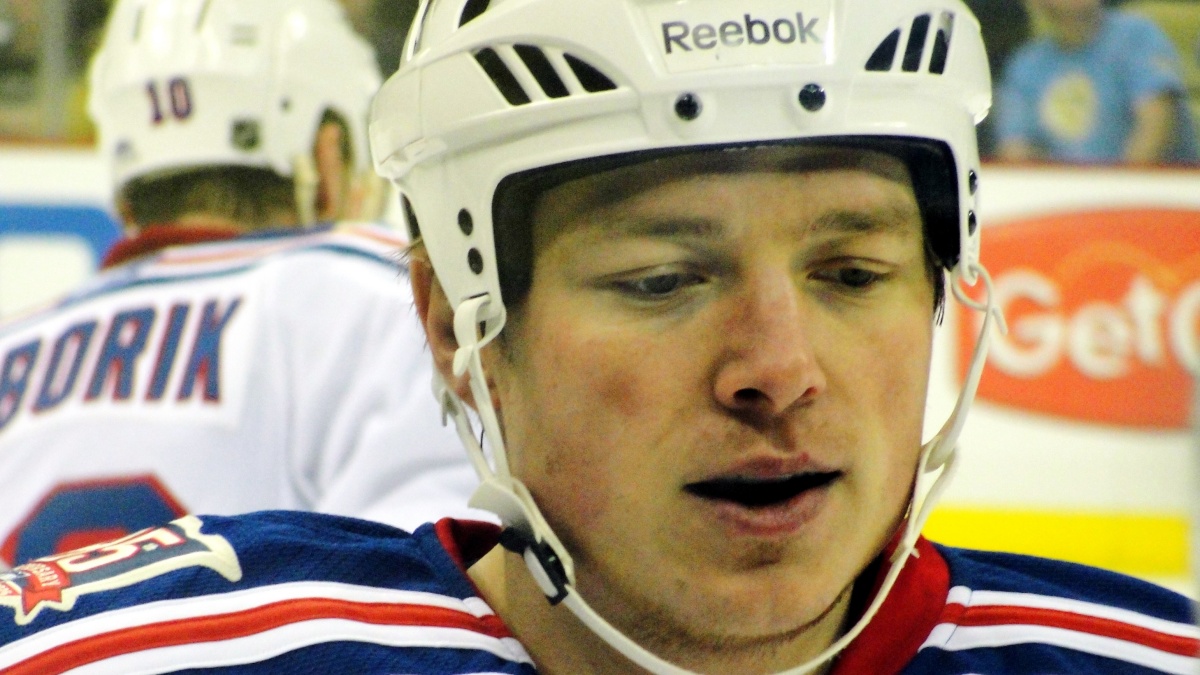 Dvojnásobný vítěz Stanley Cupu se zamiloval do náhradní mámy. O 17 let starší ženu si ukrajinský reprezentant i vzal