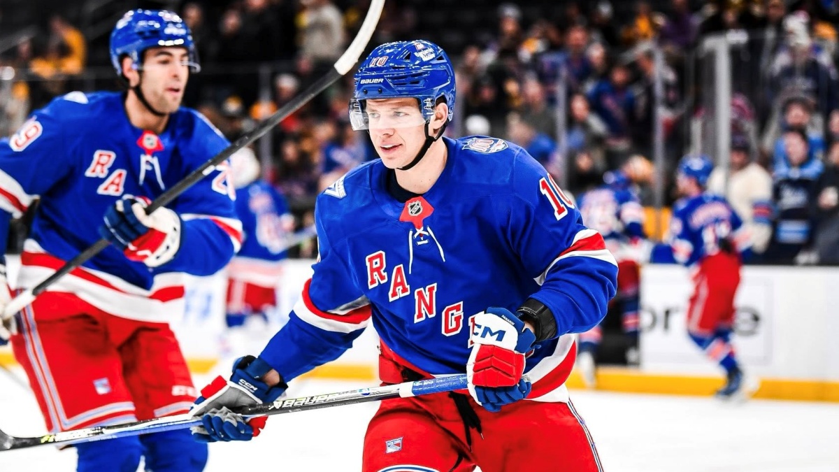 Pád ruského velikána v NHL. Podezření z napadení členky týmu, měl ji tisknout k posteli