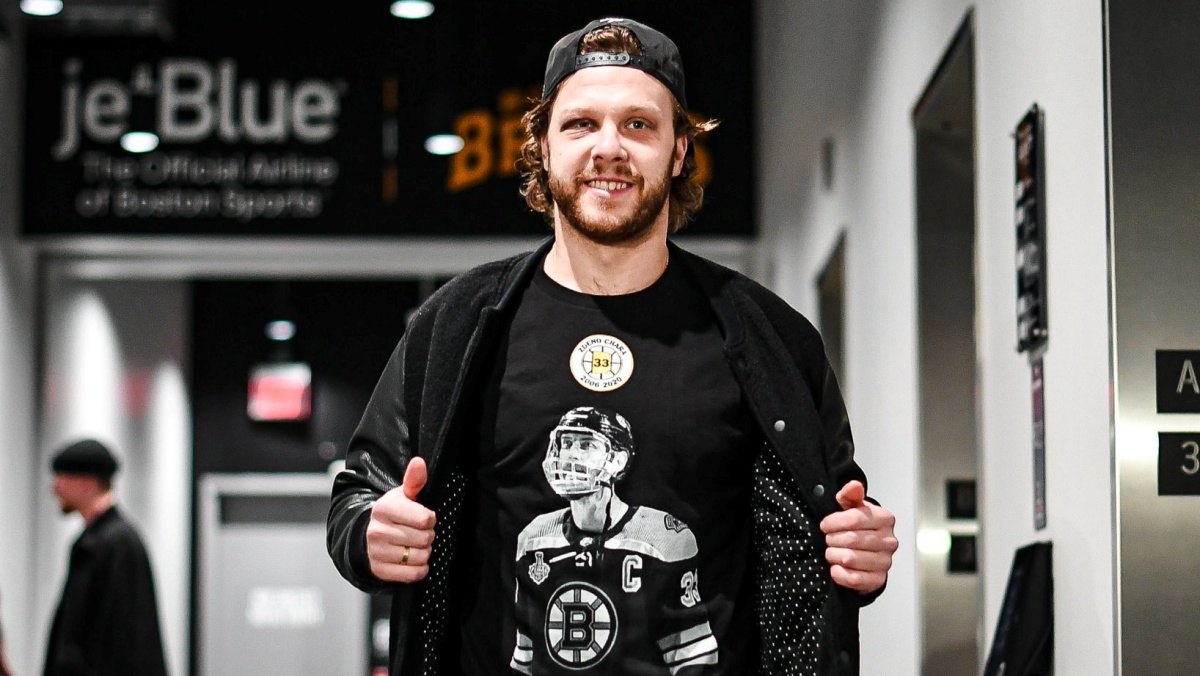 Kanonýr Pastrňák vystrašil své okolí. Domů se vrátil pěkně zmalovaný