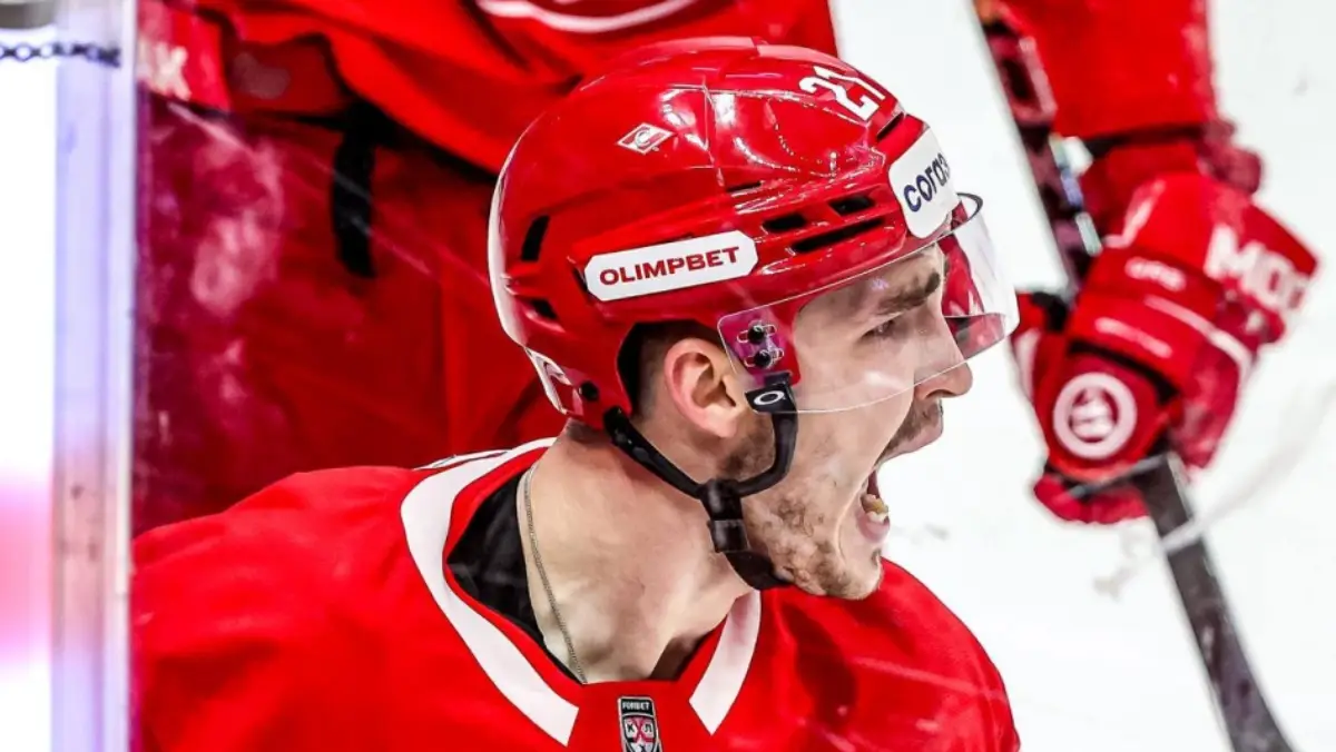 Hokejový reprezentant si kvůli závislosti zničil kariéru. K návratu mu pomáhá Moskva