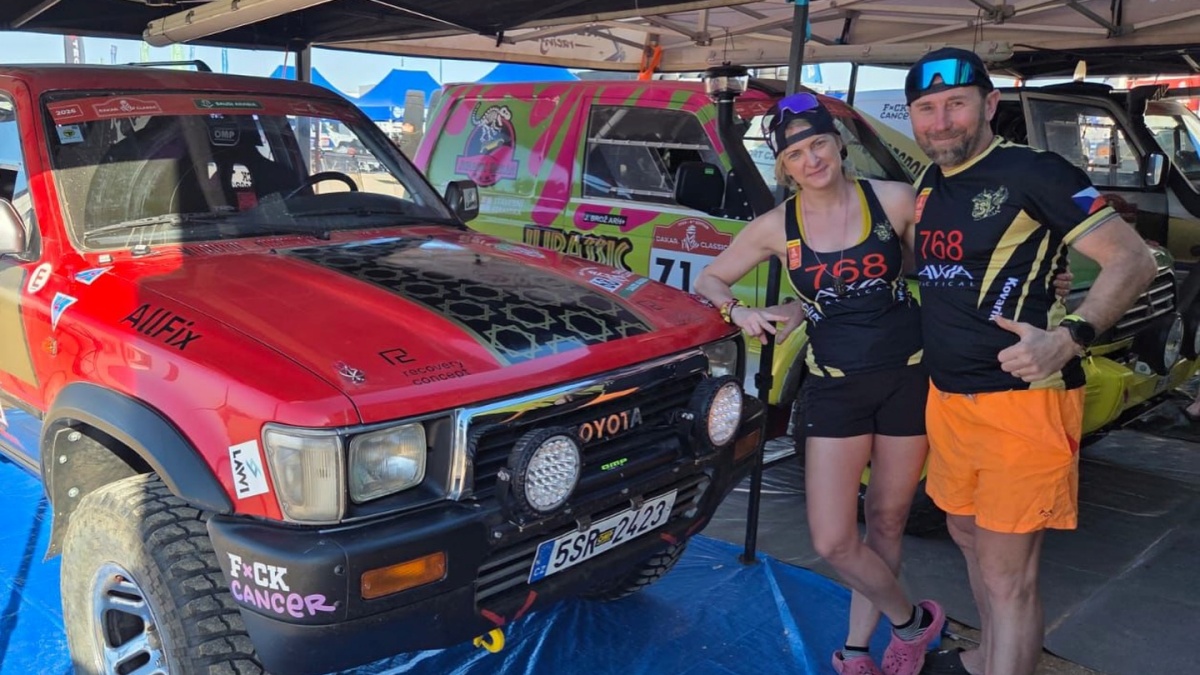 Po dvou nádorech bojuje česká závodnice s nástrahami Dakaru. Dělá i ve slavném fotbalovém klubu