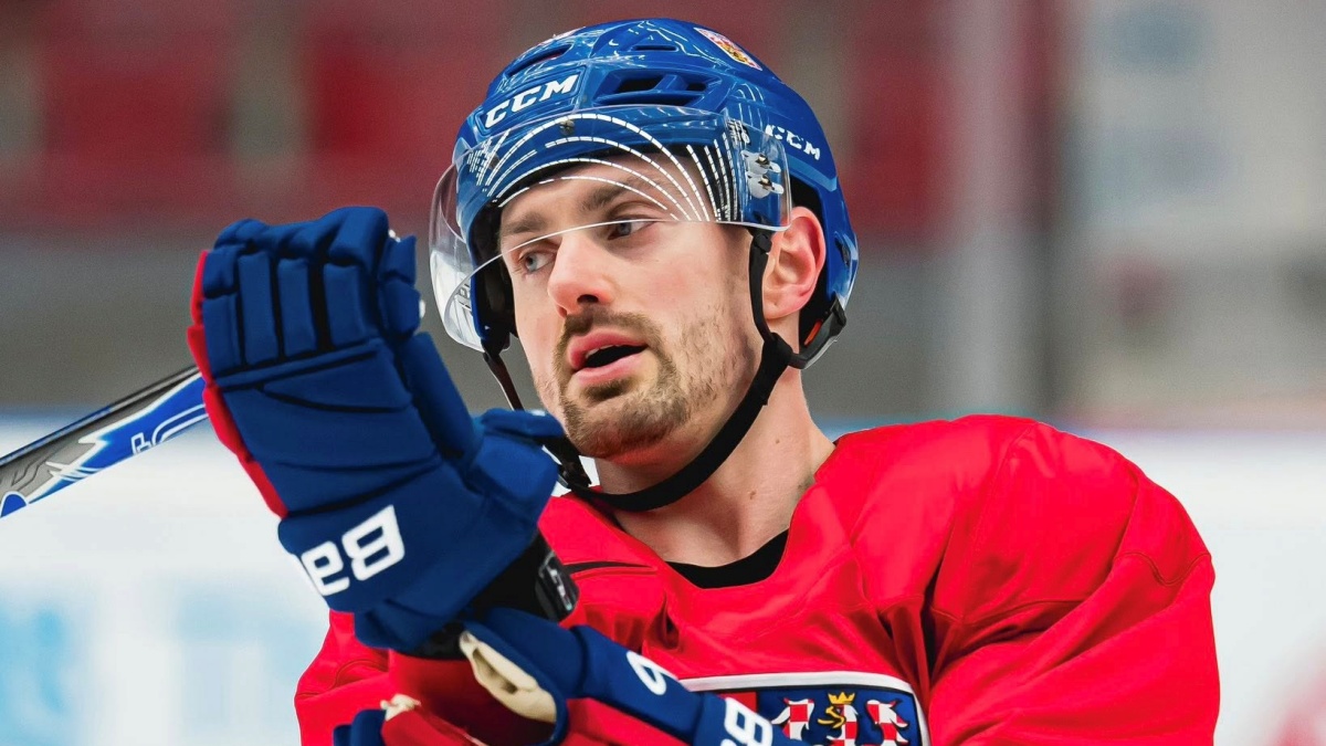 Národní tým čeká zásadní porada. Musí najít recept k zastavení kanadského mimozemšťana