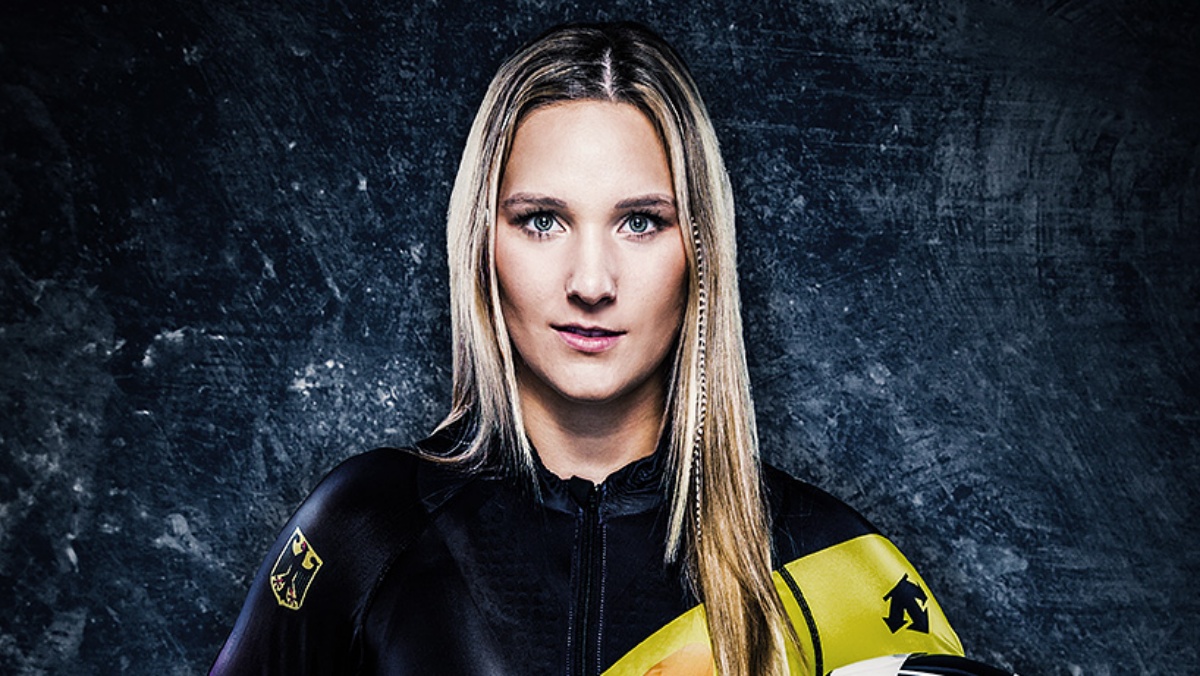 Divoká jízda s olympijskou šampionkou. Z fanoušků tahá peníze díky svému svalnatému tělu