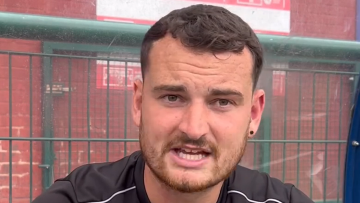 Zvrhlý fotbalový trenér. Pět svěřenkyň ho obvinilo z nechutných praktik