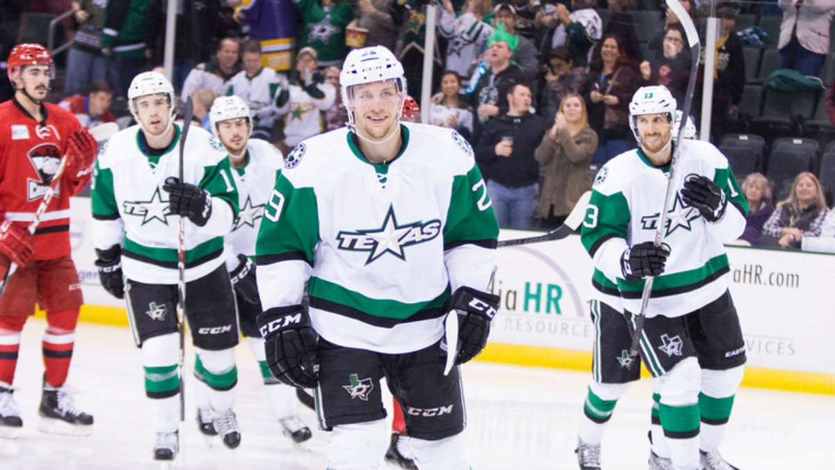 Peníze české VIP smetánky pod lupou: Tipnete si, kdo z herců a zpěváků vydělává nejvíc? 2 Záhadné problémy českého hokejového reprezentanta. Něco takového doktoři ještě neřešili