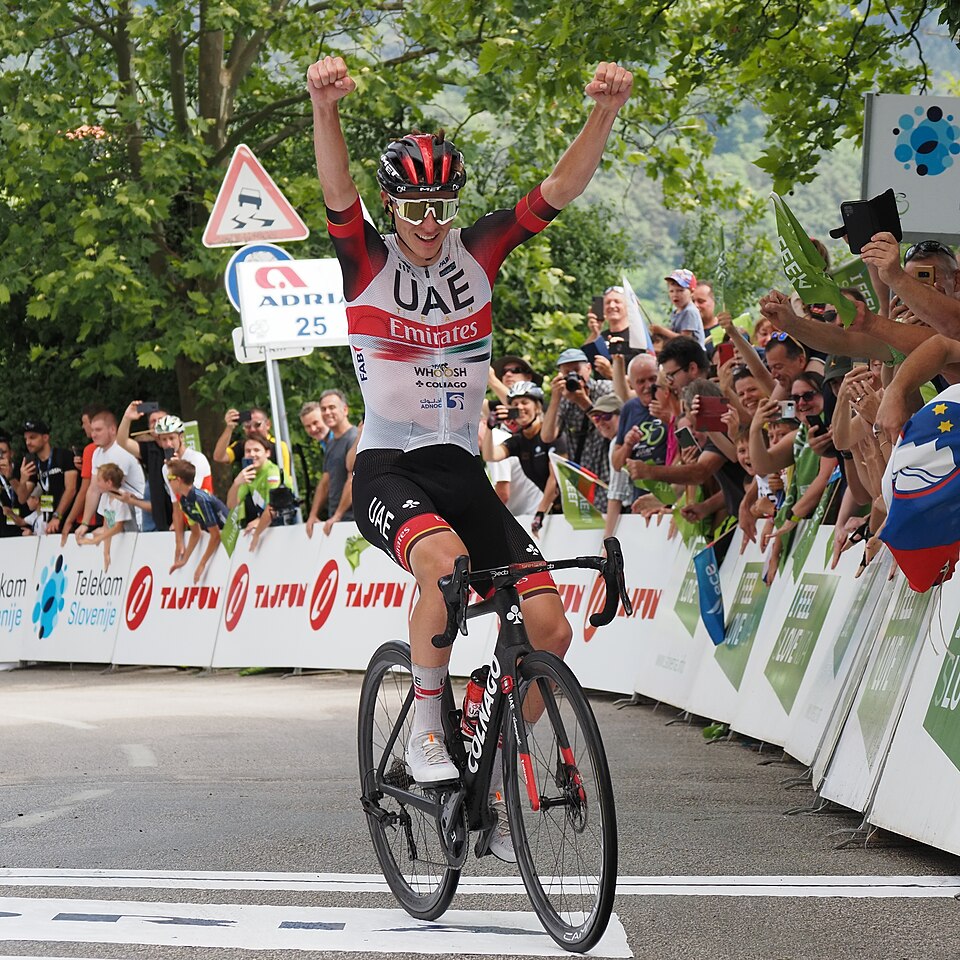 Giro d’Italia je legendární závod plný zvratů. Kdo zná vítěze posledních pěti ročníků bez googlu, sleduje cyklistiku jinak než zbytek pelotonu