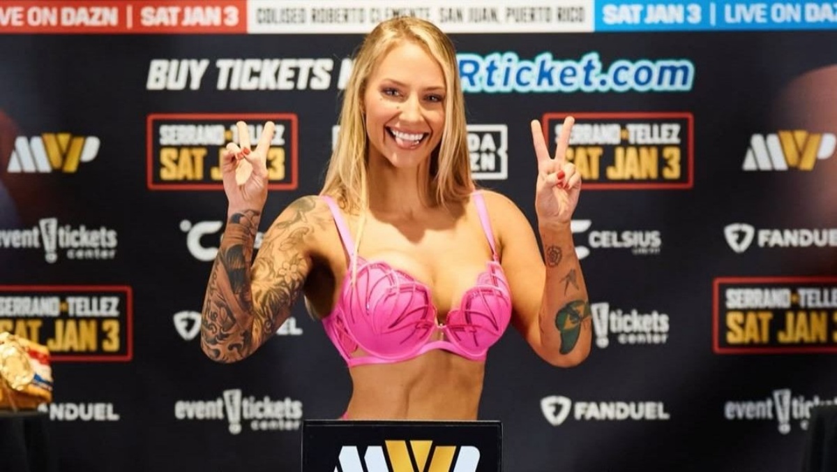 Na váhu nikdo nekoukal. Ebonie dál provokuje boxerský svět, dorazila téměř nahá