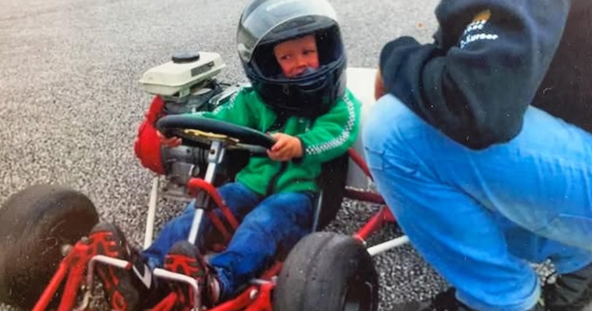 Je mu 17, jezdí 260&nbsp;km/h a&nbsp;odložil školu. Teď shání 65 milionů Kč, aby mohl na&nbsp;Le Mans