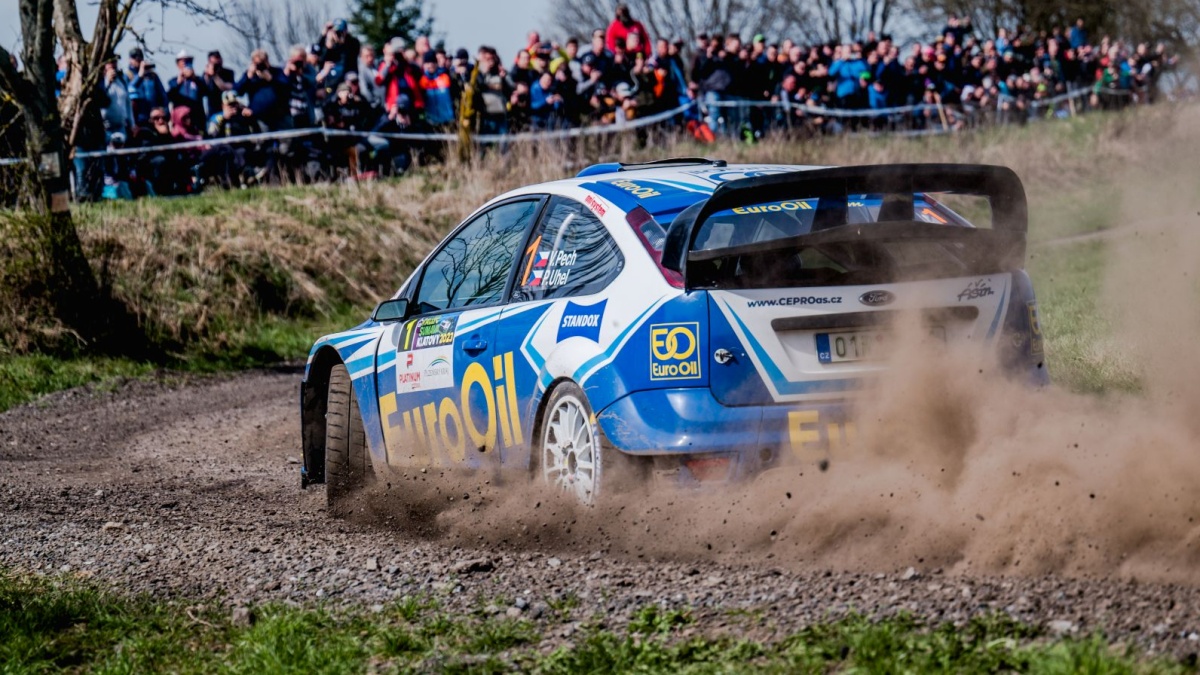 Tragická událost na Rallye Šumava. Transport vrtulníkem nepomohl, práce policie byla zbytečná