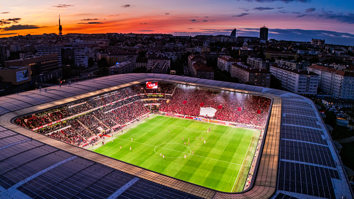 Český fotbal zažívá něco nevídaného. Návštěvy na stadionech útočí na rekord z devadesátek