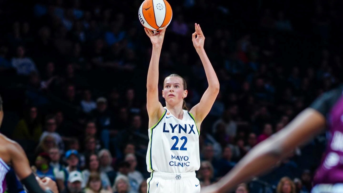 Krásná česká basketbalistka zaujala fotkou v mokré košili. Nyní ozářila ženskou NBA