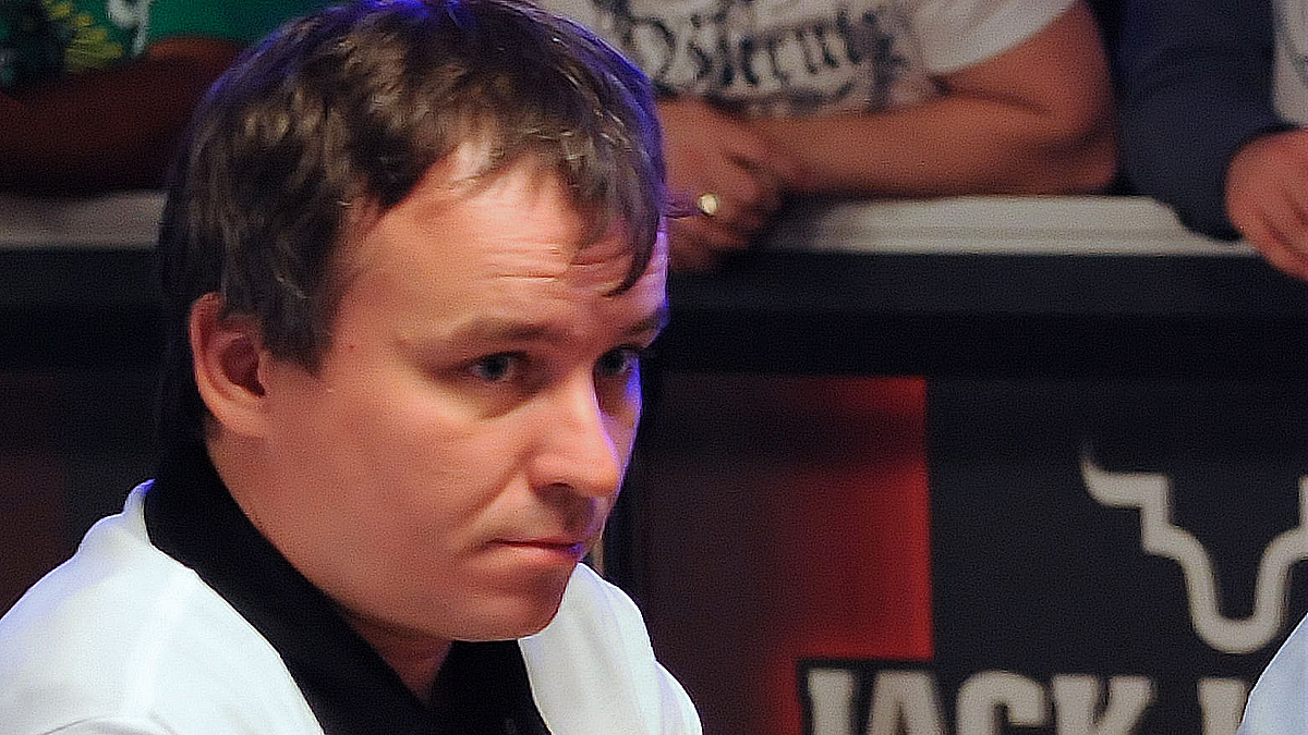 Český pokerový boháč si po životní výhře žije jako král. A po boku má krásnou Radku