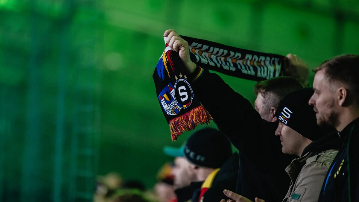 Klauniáda, jsme rukojmí, platíme za nový stadion. Fanoušci Sparty zuří po zvýšení ceny vstupenek